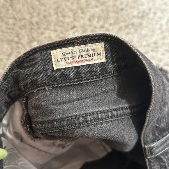 BLACK LEVIS HIGH WAISTED SHORTS