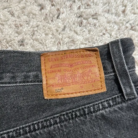 BLACK LEVIS HIGH WAISTED SHORTS