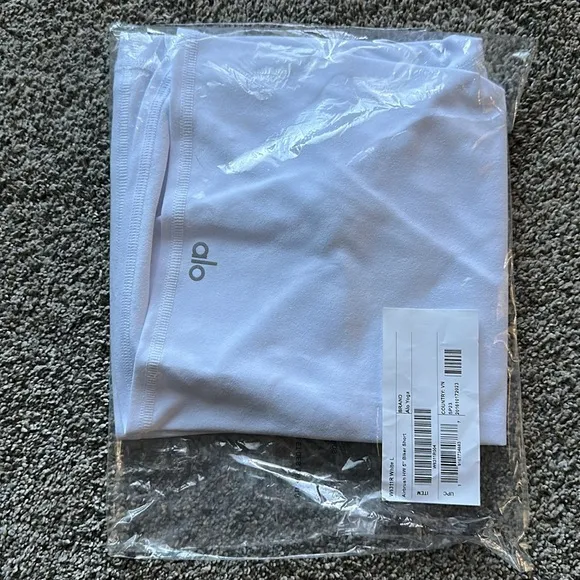 BNWT ALO Yoga 5” Airbrush High Waist Biker Shorts L White