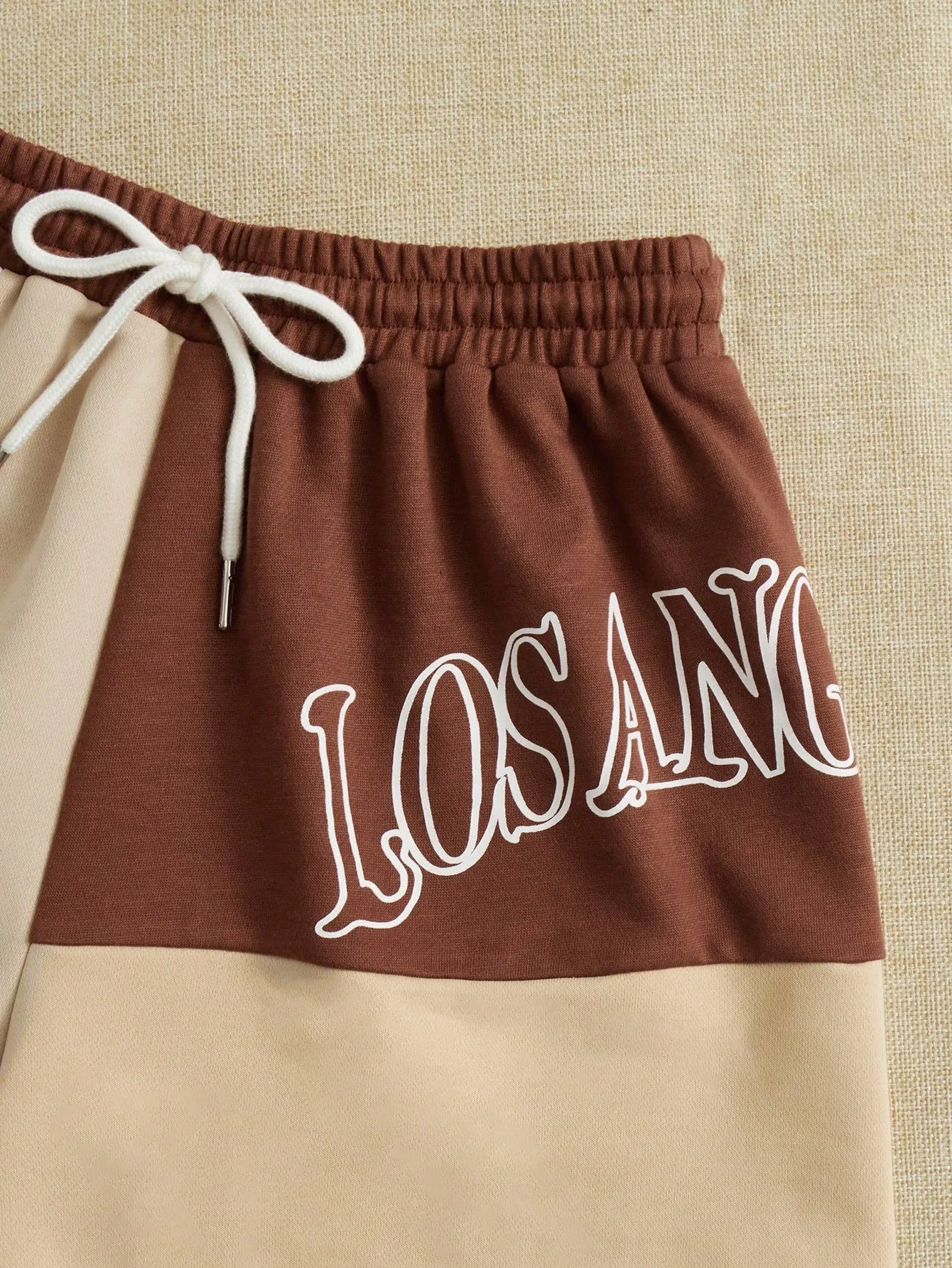 EZwear Letter Graphic Tube Top & Colorblock Drawstring Waist Shorts