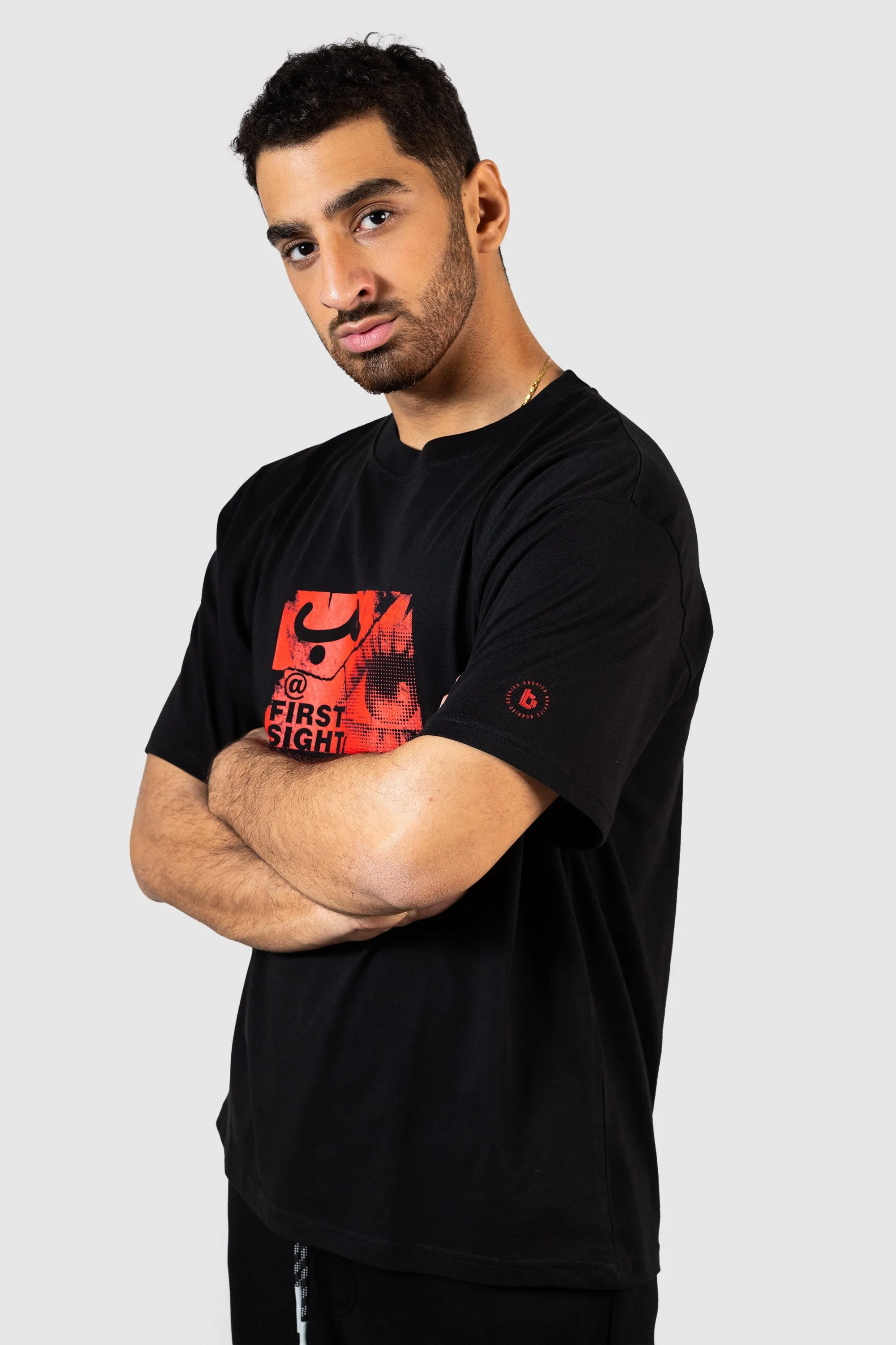 Hobb at First Sight حب T-shirt