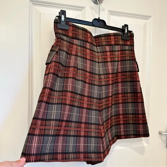Intrend by Max Mara High-waisted Yarn Wool Shorts Size: MediumUS4/6 Fall/Winter