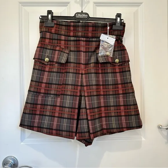 Intrend by Max Mara High-waisted Yarn Wool Shorts Size: MediumUS4/6 Fall/Winter