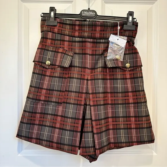 Intrend by Max Mara High-waisted Yarn Wool Shorts Size: MediumUS4/6 Fall/Winter