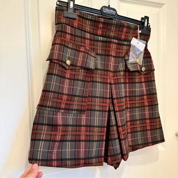 Intrend by Max Mara High-waisted Yarn Wool Shorts Size: MediumUS4/6 Fall/Winter