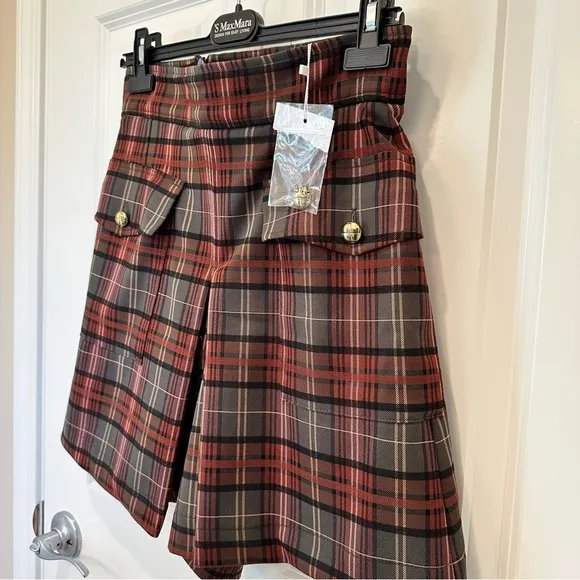 Intrend by Max Mara High-waisted Yarn Wool Shorts Size: MediumUS4/6 Fall/Winter