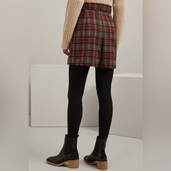 Intrend by Max Mara High-waisted Yarn Wool Shorts Size: MediumUS4/6 Fall/Winter
