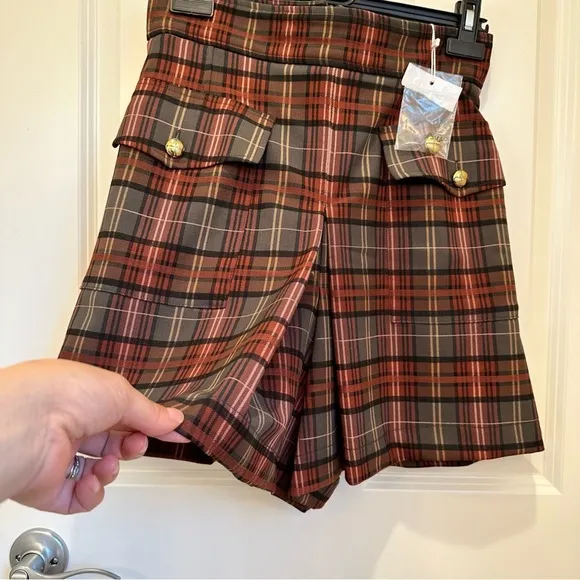 Intrend by Max Mara High-waisted Yarn Wool Shorts Size: MediumUS4/6 Fall/Winter