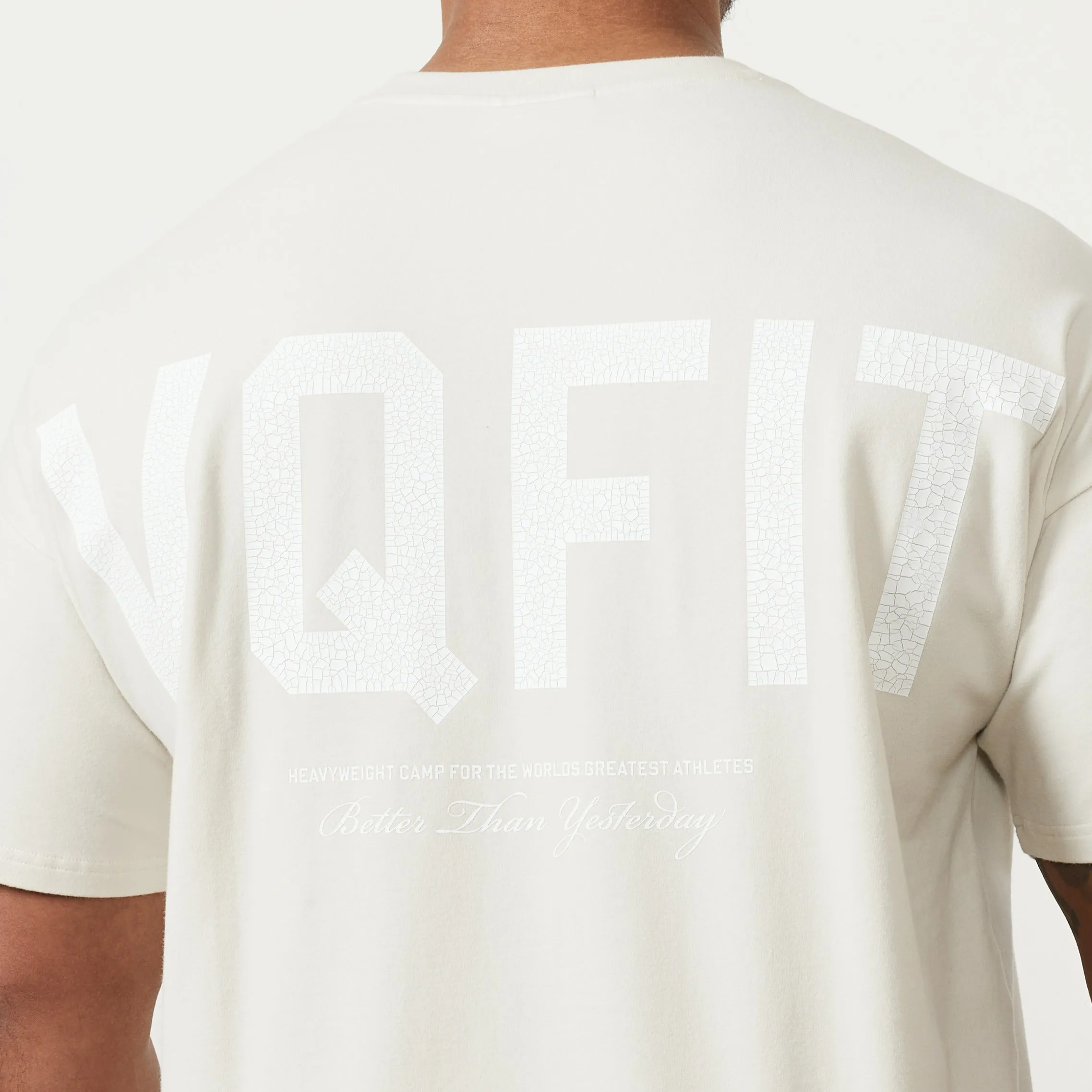 【Largeのみ】VANQUISH FITNESS Distressedモデル VQFITプリント オフホワイト オーバーサイズTシャツ 国内発送