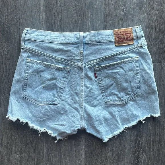 Levi 501 Cutoff Denim Shorts ✧ Size 31