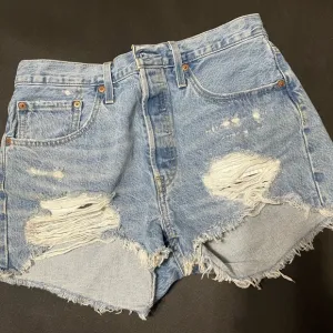 Levi 501 high waisted denim shorts