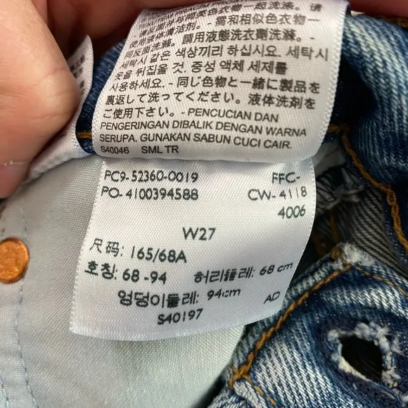 Levi’s Mid-High Waisted Distressed Shorts, W27