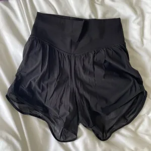 Lululemon mesh shorts high waisted EUC 6