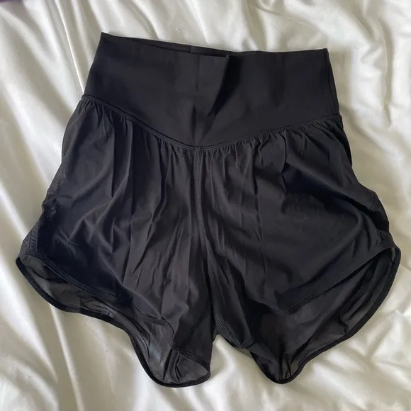 Lululemon mesh shorts high waisted EUC 6
