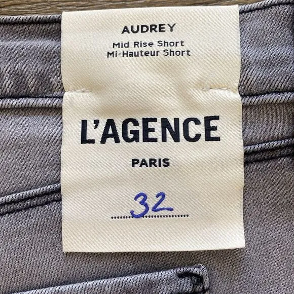 NWT L’AGENCE Paris Audrey Mid Rise Shorts Women’s Size 32 Grey Frayed 3” Inseam