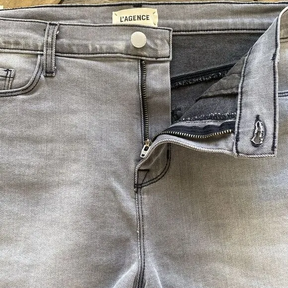 NWT L’AGENCE Paris Audrey Mid Rise Shorts Women’s Size 32 Grey Frayed 3” Inseam