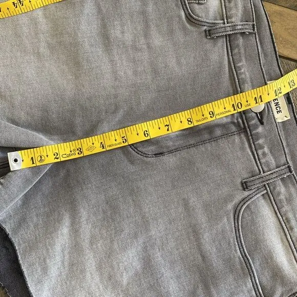 NWT L’AGENCE Paris Audrey Mid Rise Shorts Women’s Size 32 Grey Frayed 3” Inseam