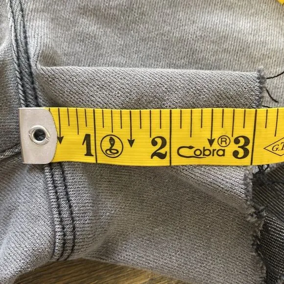 NWT L’AGENCE Paris Audrey Mid Rise Shorts Women’s Size 32 Grey Frayed 3” Inseam