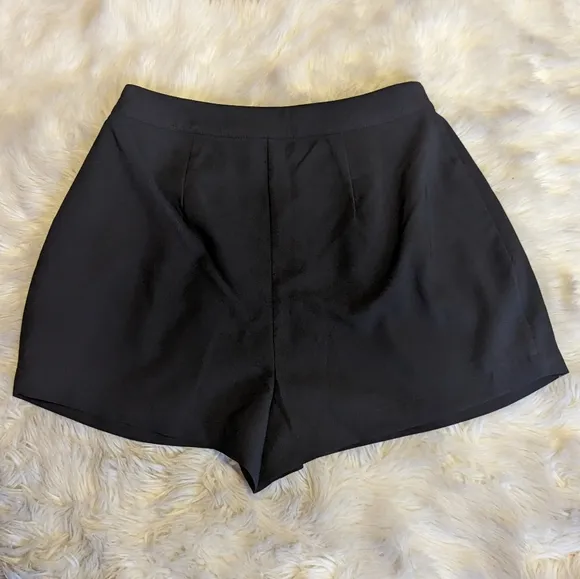 NWT Lovers and Friends Kind of Love Short in Black