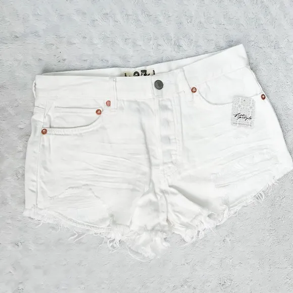 NWT- WE THE FREE Loving Good Vibrations Distressed Denim Shorts Spring White