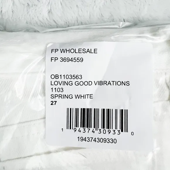 NWT- WE THE FREE Loving Good Vibrations Distressed Denim Shorts Spring White