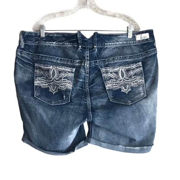 Series 31 Womens Short &amp; Sexy Denim Jean Shorts Sz 18 Embroidered Sequin Stretch