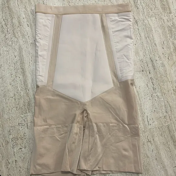 SPANX ONCORE SCULPT High Waisted Mid Thigh Short in soft Nude Sz XL Open Gasset