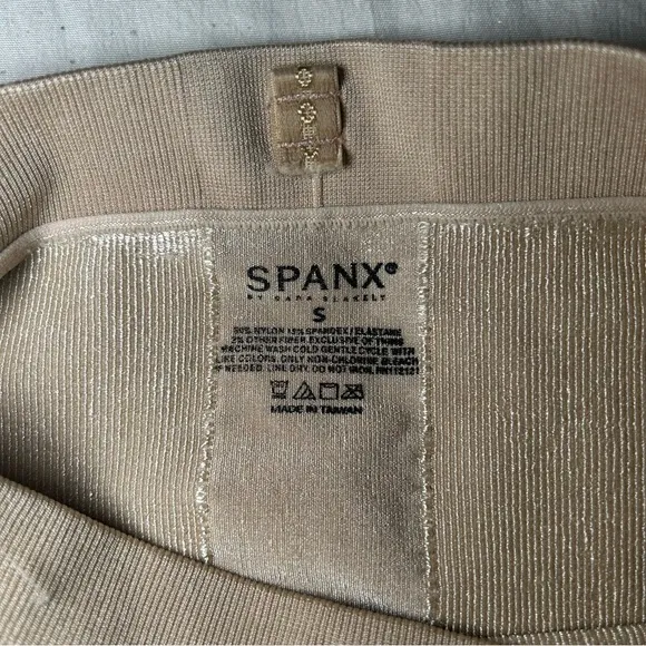 SPANX Slim Cognito Shaping Mid Thigh nude shapewear shorts women’s size small