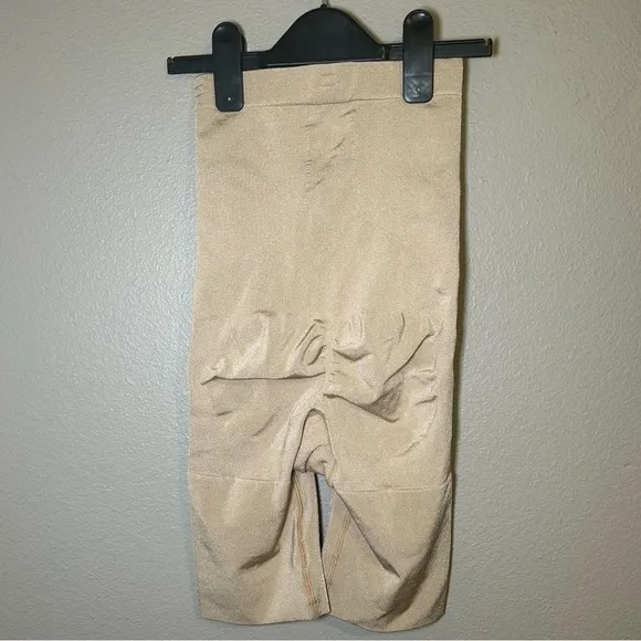 SPANX Slim Cognito Shaping Mid Thigh nude shapewear shorts women’s size small