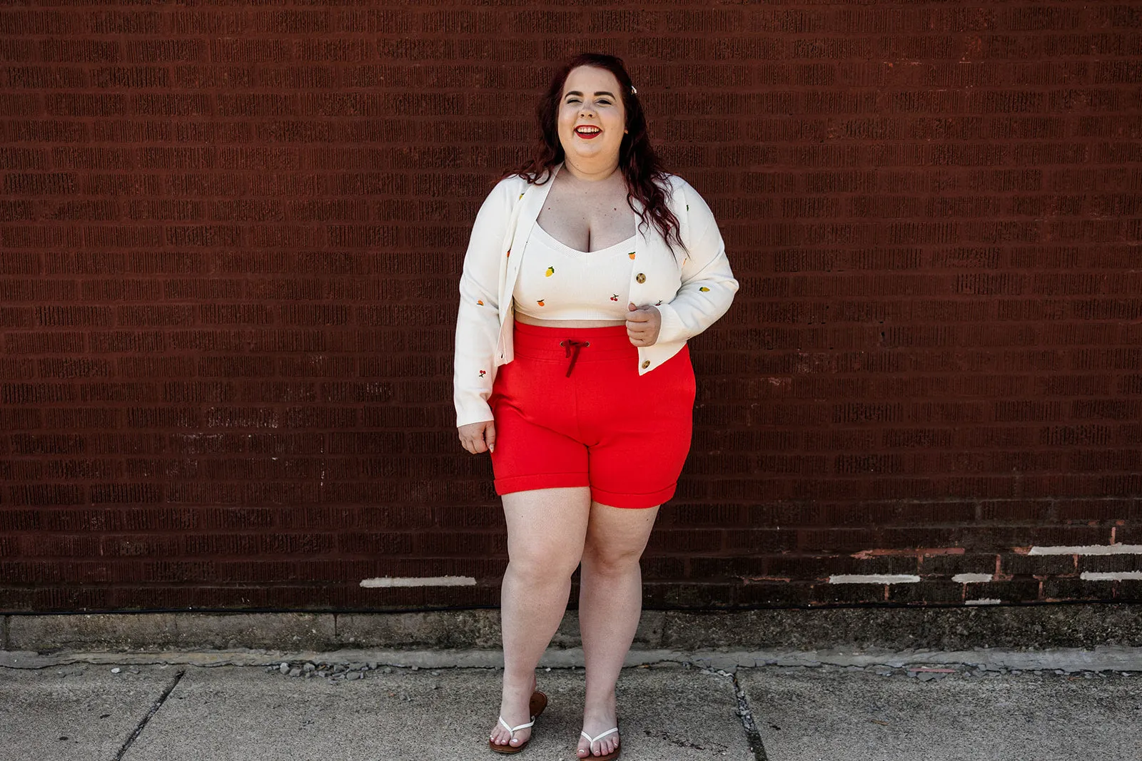 vada winter gym short in poppy red