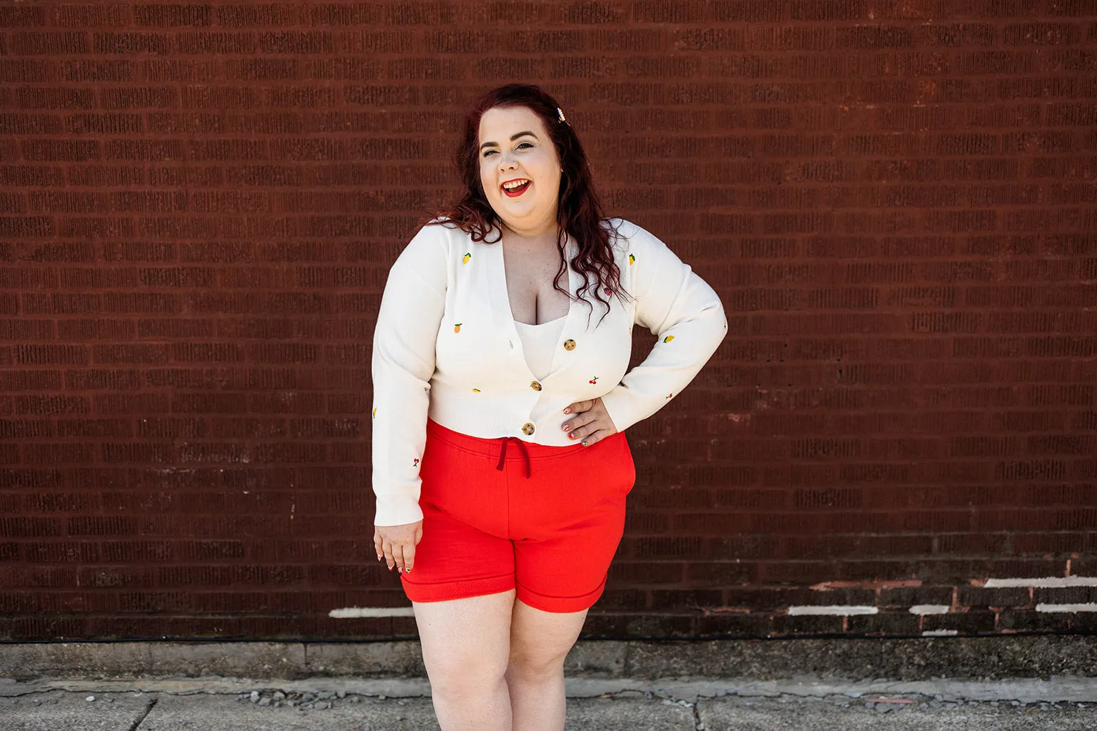 vada winter gym short in poppy red
