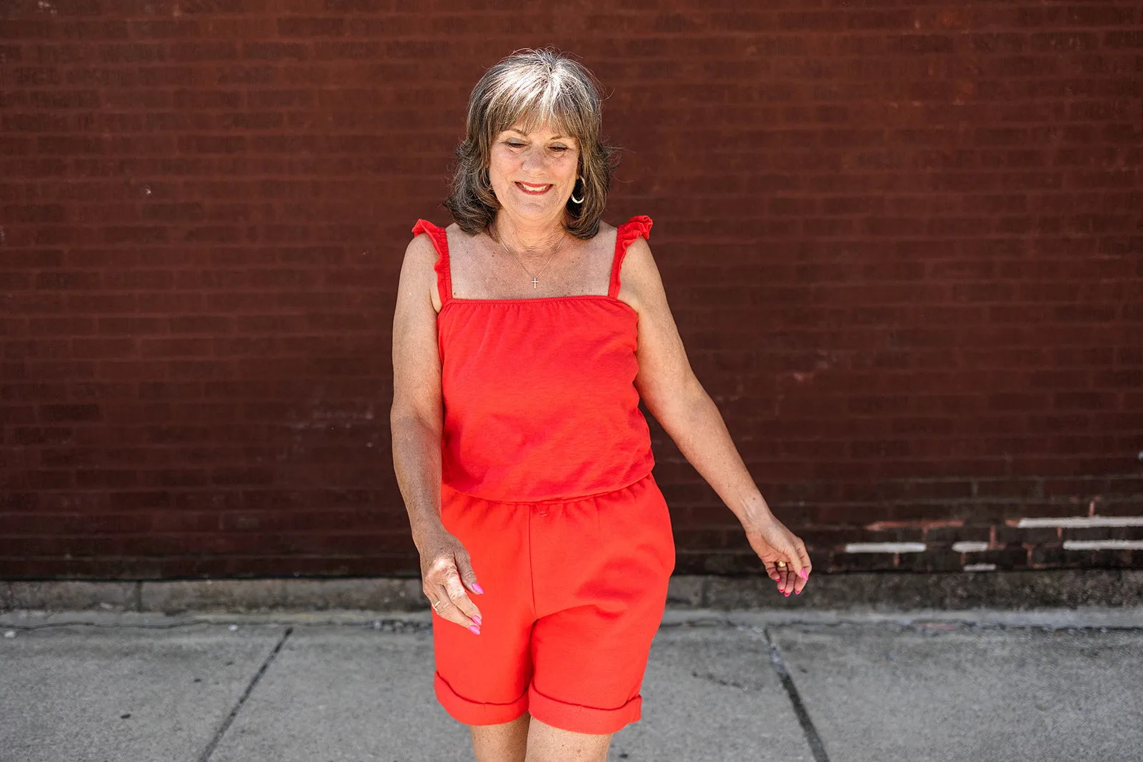 vada winter gym short in poppy red