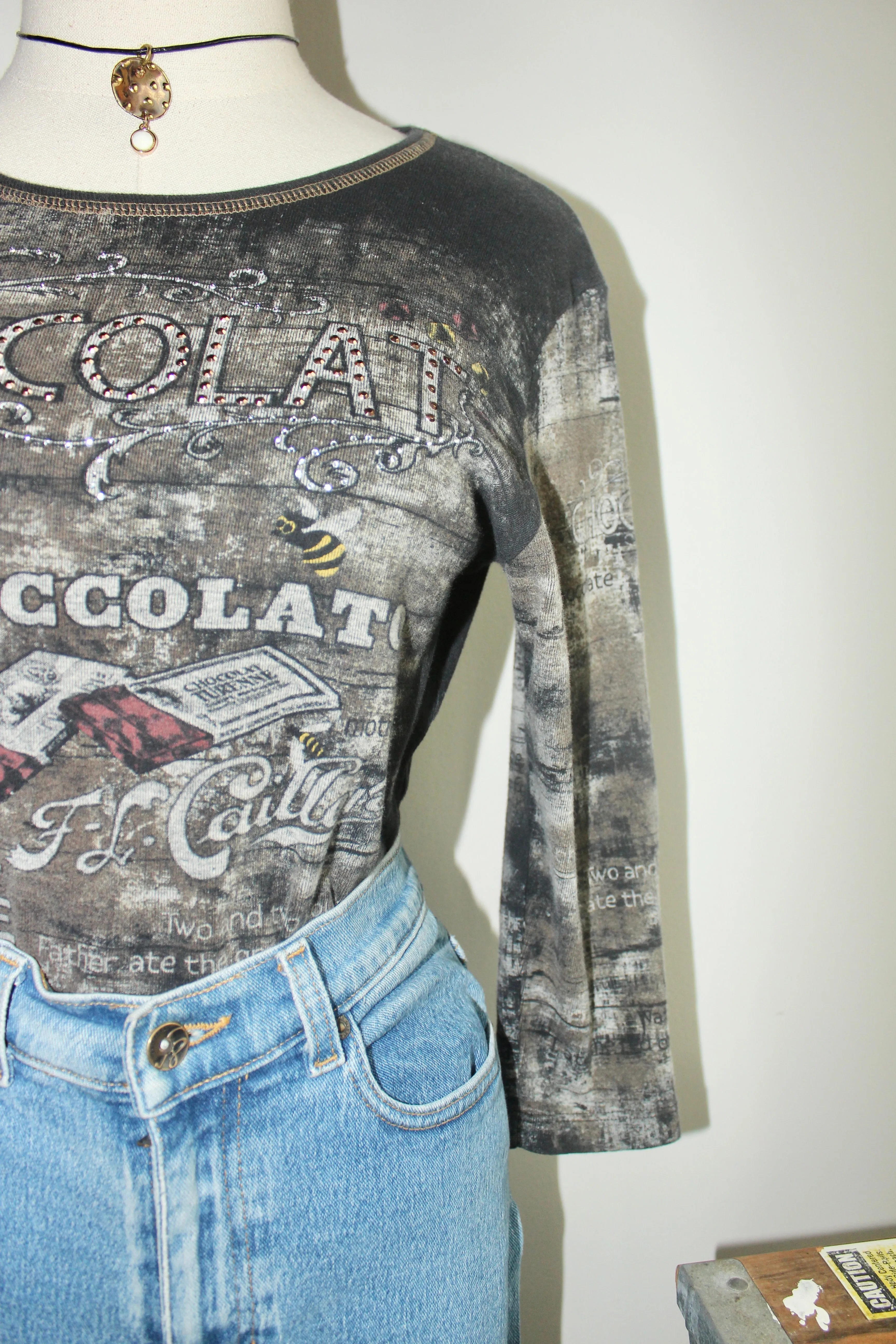 Vintage Y2K 'Chocolate' Graphic Long Sleeve (M)
