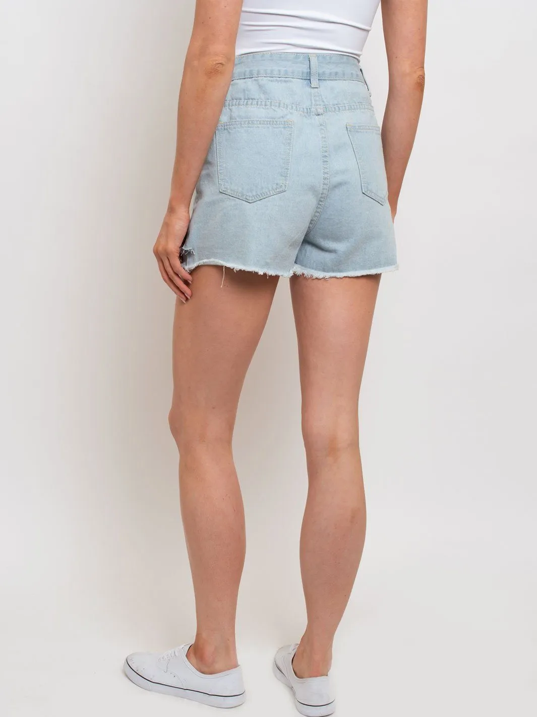 WOMEN'S LIGTH DENIM DISTRESSED SHORTS
